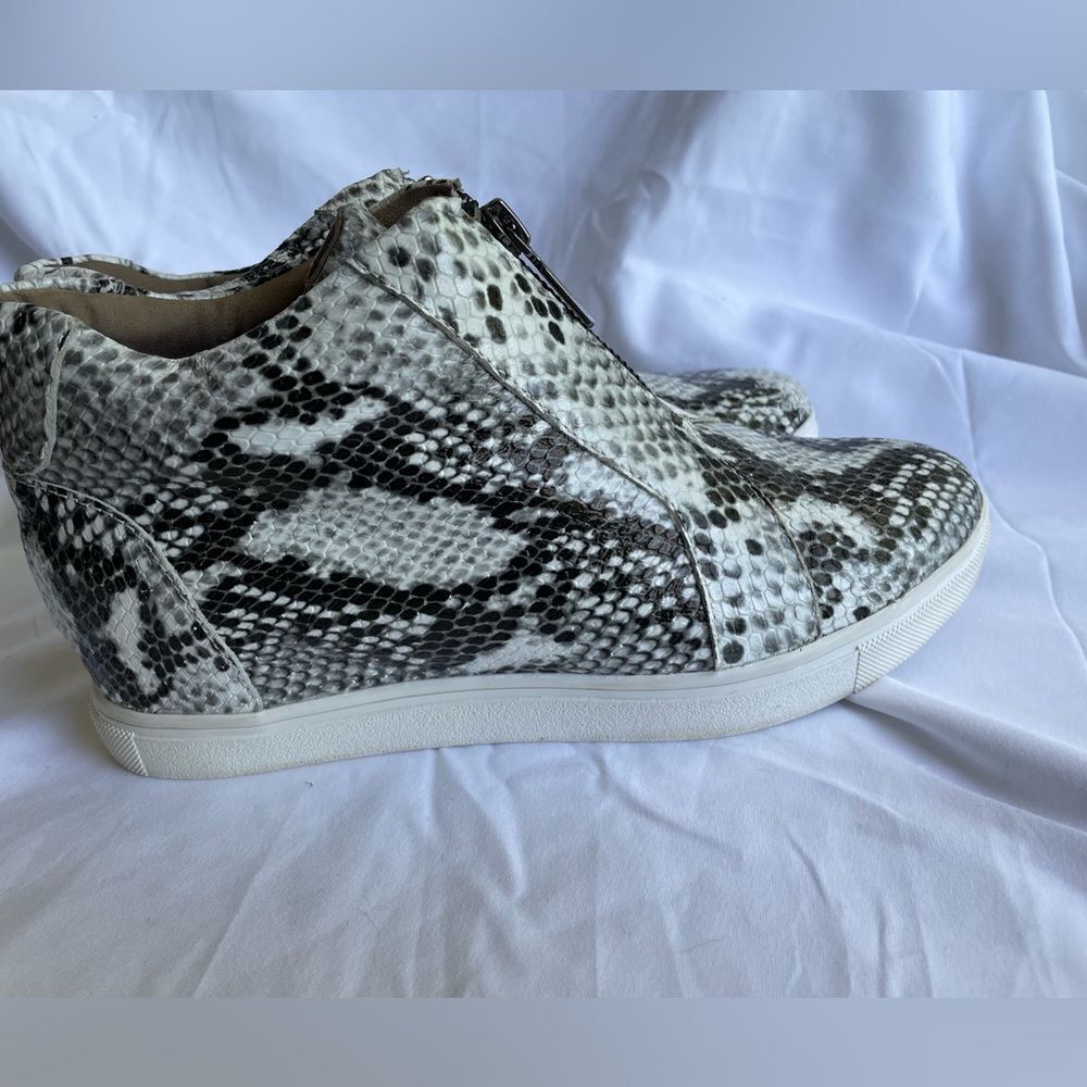 Blondo Glenda Waterproof Hidden Wedge Snakeskin High Top Sneakers Sz 7.5